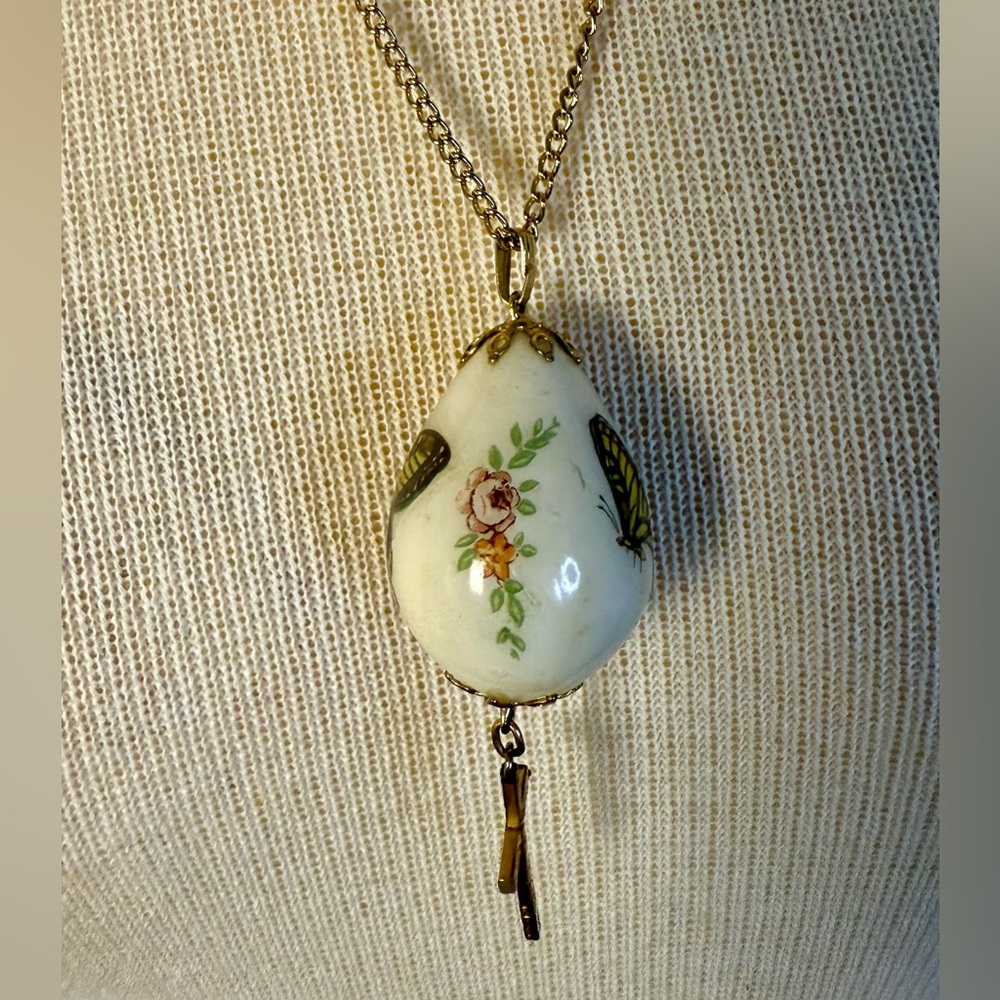 Vintage Hand Painted Quail Egg Pendant Butterfly Necklace Finished With Cross - Picture 5 of 6
